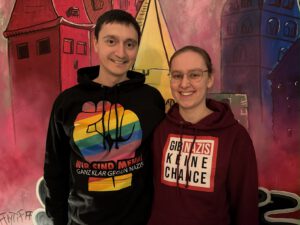 Hoodie - Regenbogenfaust – Bild 2