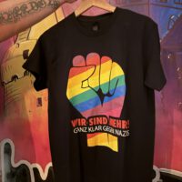 T-Shirt - Regenbogenfaust